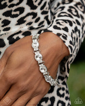 Load image into Gallery viewer, Fiercely 5th Avenue Complete Fashion Fix Look - March 2025