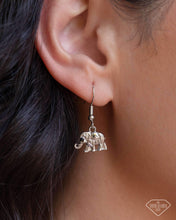 Load image into Gallery viewer, 🐘Unforgettable Shimmer - Multi Empire Diamond Necklace - Paparazzi