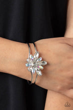 Load image into Gallery viewer, Chic Corsage - White