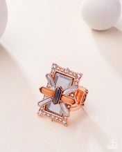Load image into Gallery viewer, Exaggerated Edge - Copper Gem Ring
