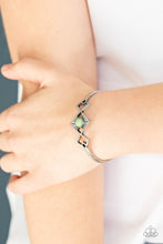 Load image into Gallery viewer, Dainty Deco - Green

